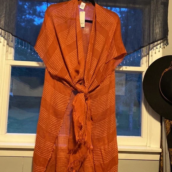 Very cute Kimono one size fits all! From Francesca’s - Picture 2 of 5